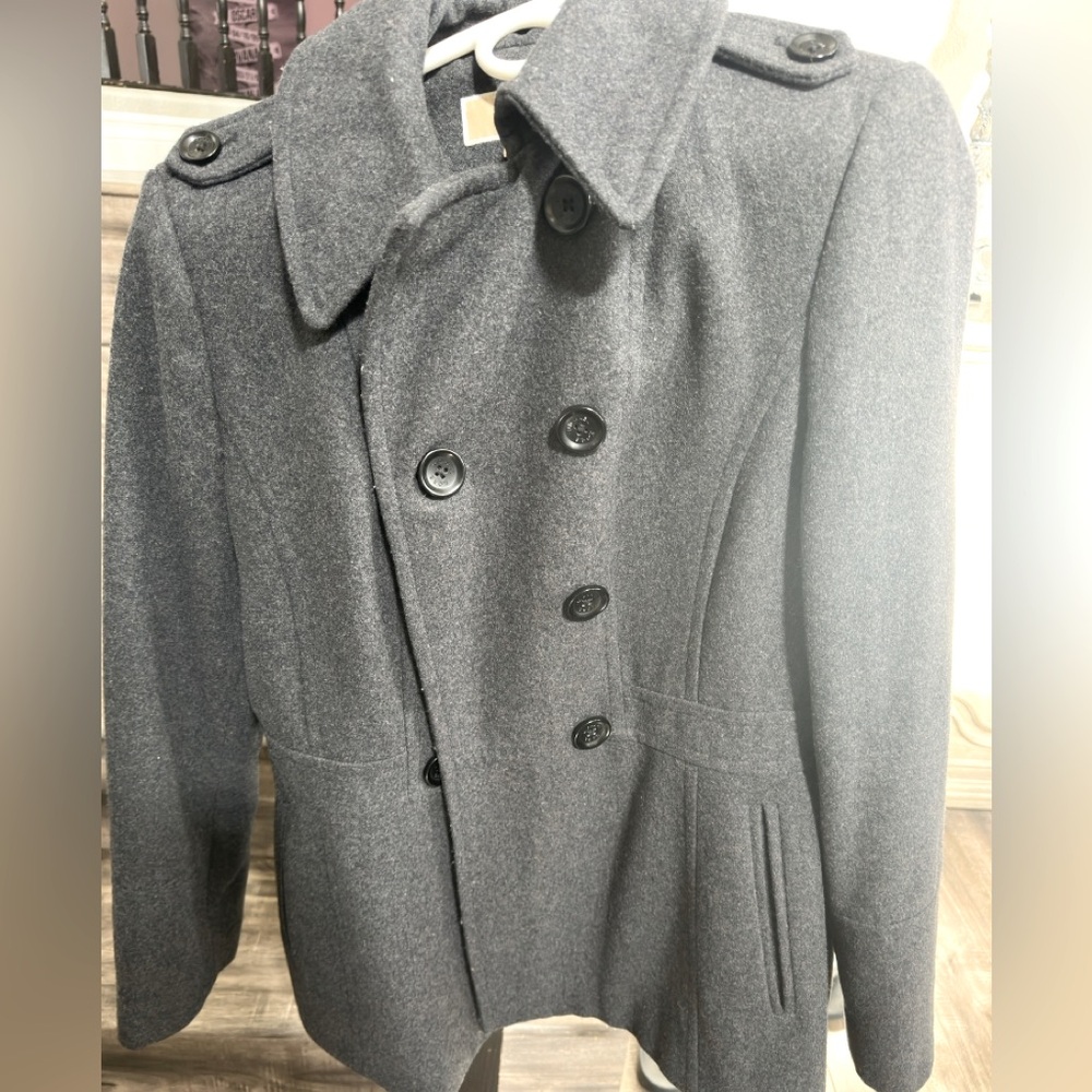 EUC coat Michael kors
Work a few times
